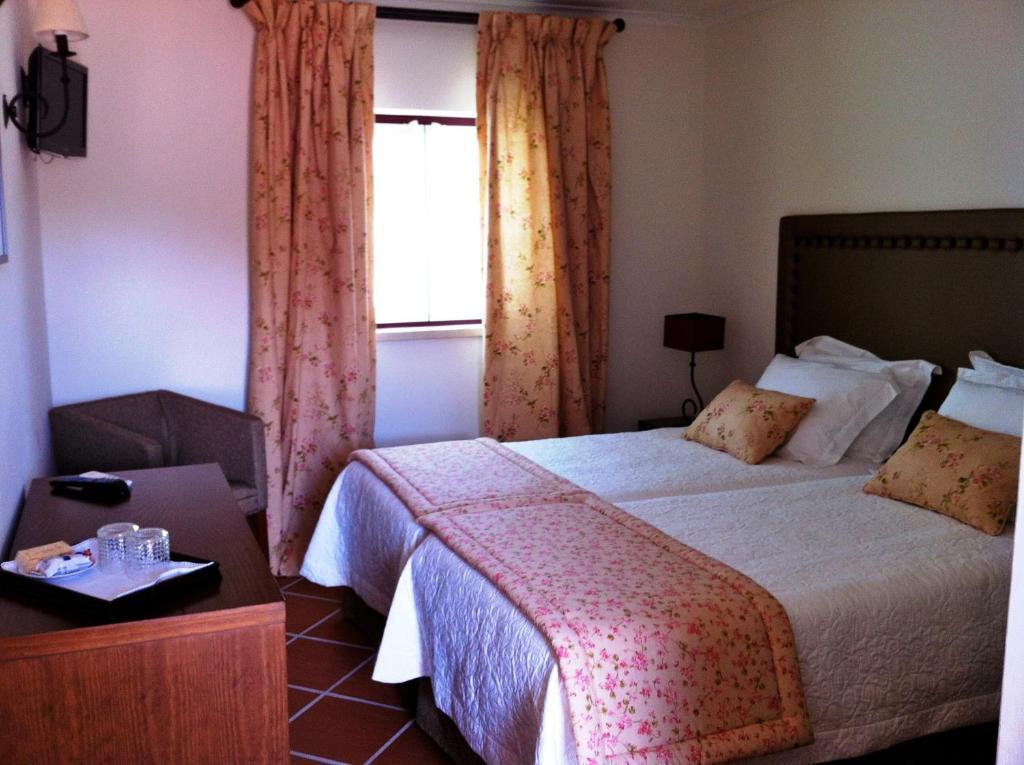 Casa do Largo - Golegã - Turismo de Habitação Quarto foto